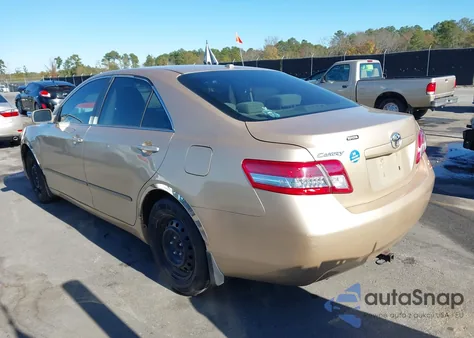 2010 Toyota Camry Le z USA, uszkodzony, nr VIN 4T1BF3EK2AU005077